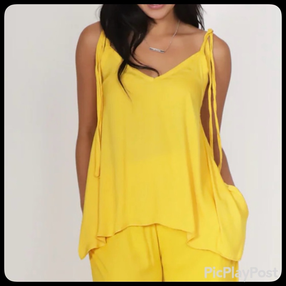 ZARA Yellow Tie-Shoulder V-Neck Women's Top (Size M)